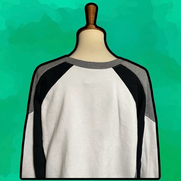 🌈 Cool Nike Black and White Sweatshirt - Picture 4 of 5